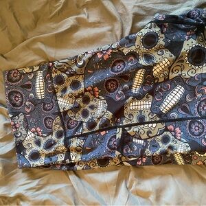 Midnight Skull Patterned 5 in Athletic Shorts